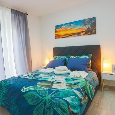 Luxury Apartments Love Каштела Екстер'єр фото