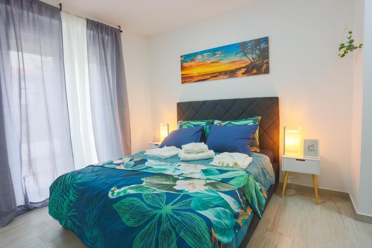 Luxury Apartments Love Каштела Екстер'єр фото