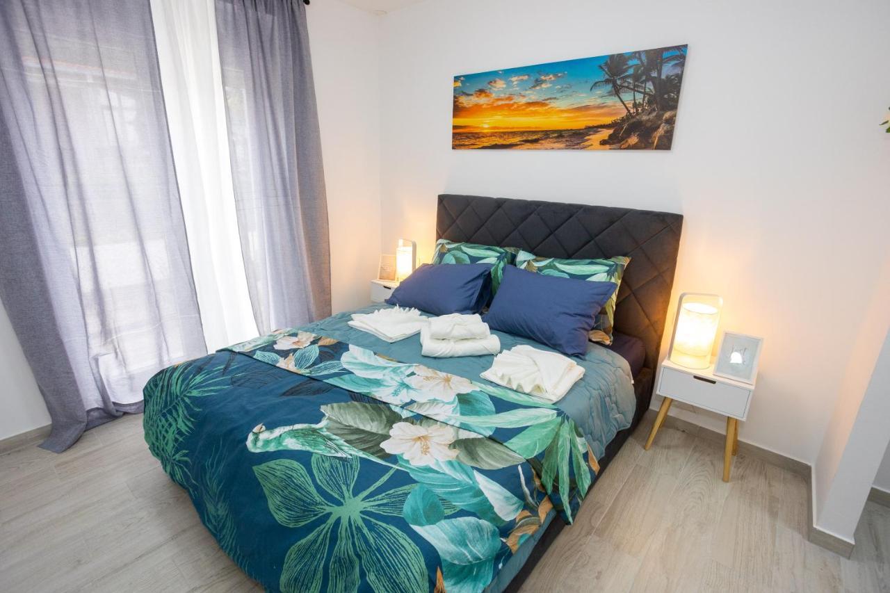 Luxury Apartments Love Каштела Екстер'єр фото